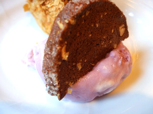 紫芋のアイスとクッキー
