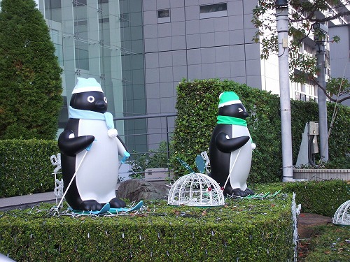 JR東日本本社ビルのSuicaのペンギン