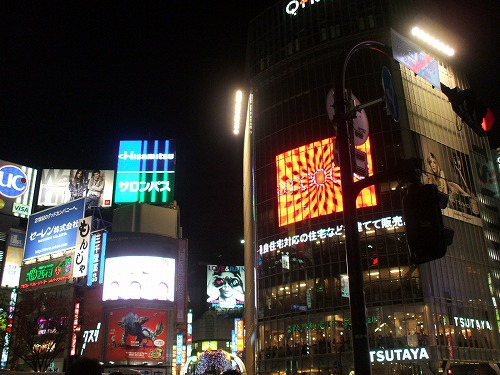 渋谷交差点の晩の風景