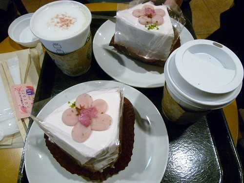 スタバで桜のケーキ