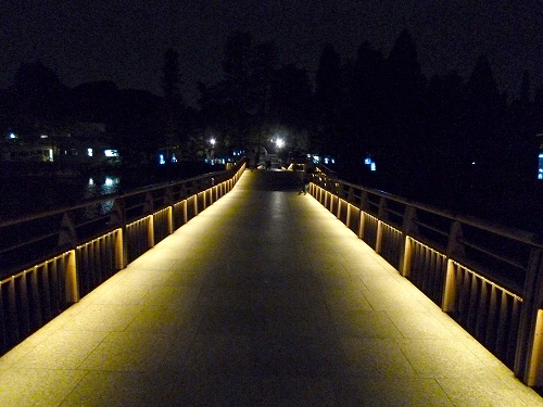 ライトアップされた七井橋